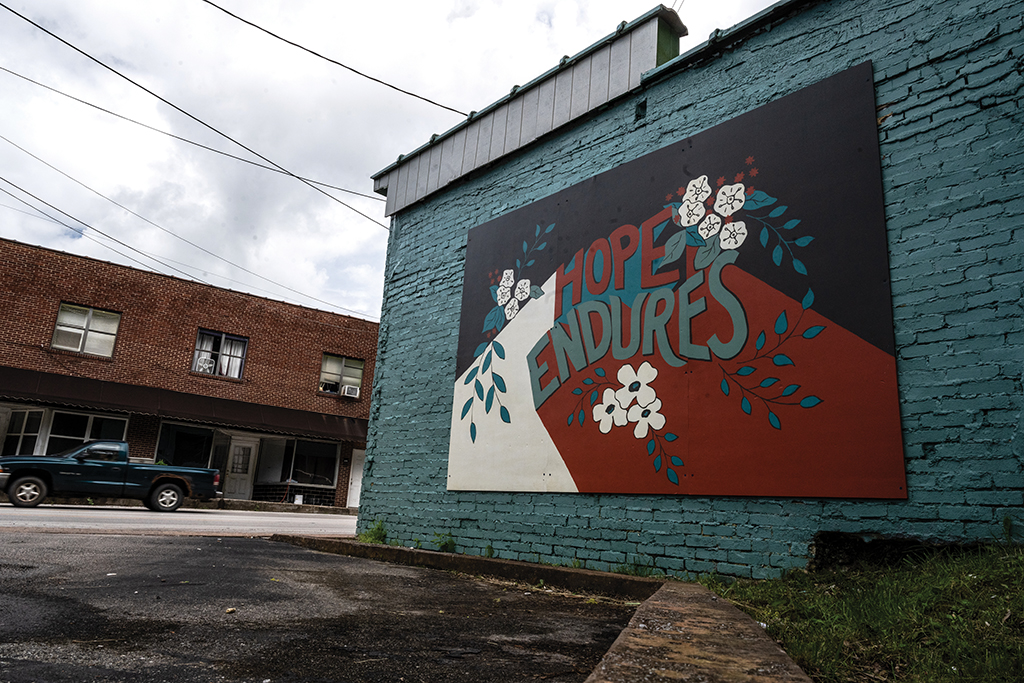 Hope Endures wall mural in Manchester, Kentucky
