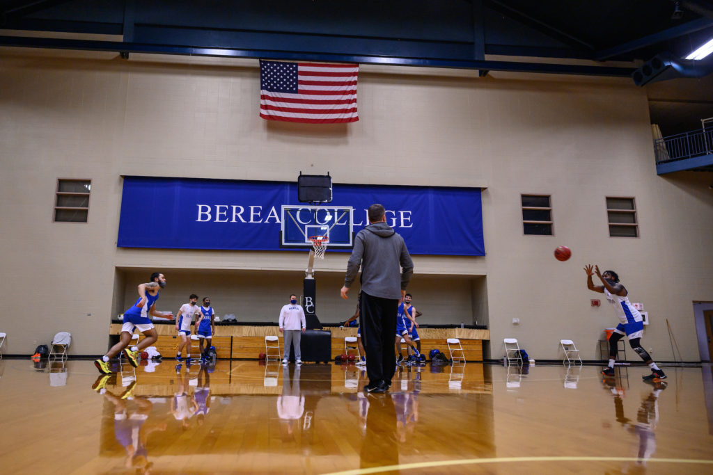 Men's basketball team practicing with masks in Seabury arena