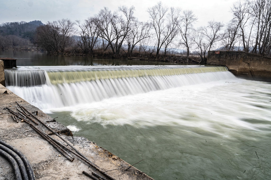 Kentucky River water rushing at the dam