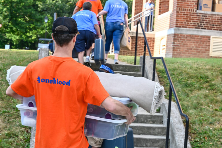 Students helping on move in day, shirt says #oneblood