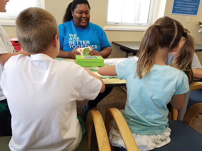 Photo of Desitney Askew '18 working with young students through CELTS