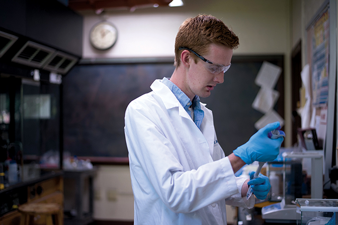 Seth Reasoner ’18 works in a chemistry lab during his time as a Berea student. 